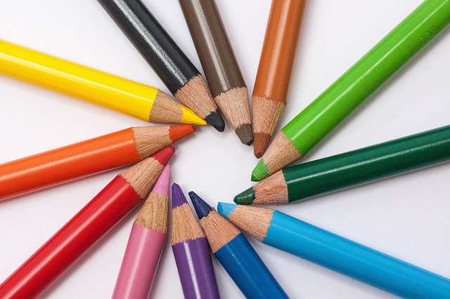 colored pencils 374771 640